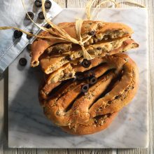 Fougasse aux olives noires et sarrasin